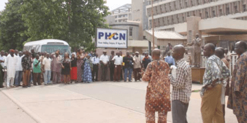 Electricity employees suspend nationwide strike, sign MoU with FG