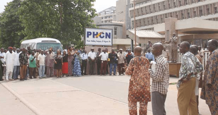 Electricity employees suspend nationwide strike, sign MoU with FG