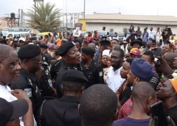 ‘Minimal force’ used against Lagos protesters blockading Third Mainland Bridge: Police
