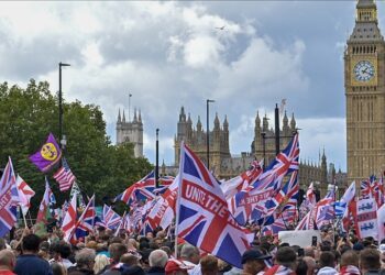 9 arrested as far-right protesters clash with police in London