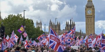 9 arrested as far-right protesters clash with police in London