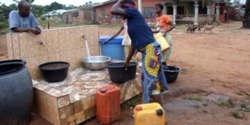 Lagos residents lament poor public water supply, seek alternatives
