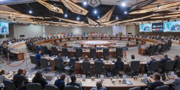 G20 leaders’ summit in Johannesburg closes with South Africa handing presidency to absent US