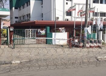 Crisis: Police seal PDP national secretariat with barbed wire, block access points