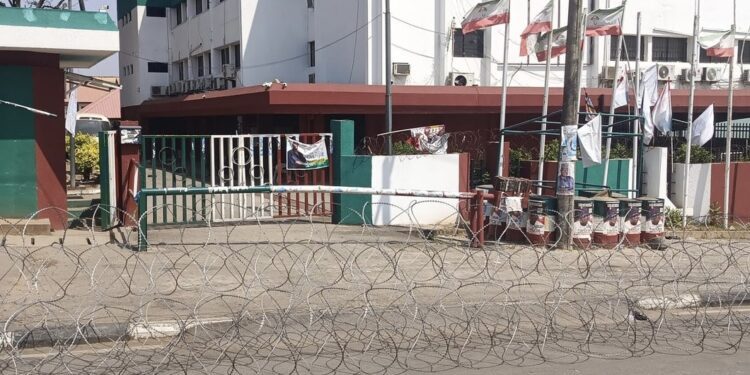 Crisis: Police seal PDP national secretariat with barbed wire, block access points