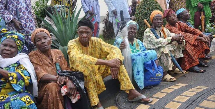 Unpaid Arrears: Pensioners give FG deadline, plan naked protest