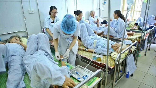 Vietnam proposes waiving hospital bills for near-poor, elderly over 75