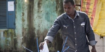 Guineans vote in presidential election with coup leader in race