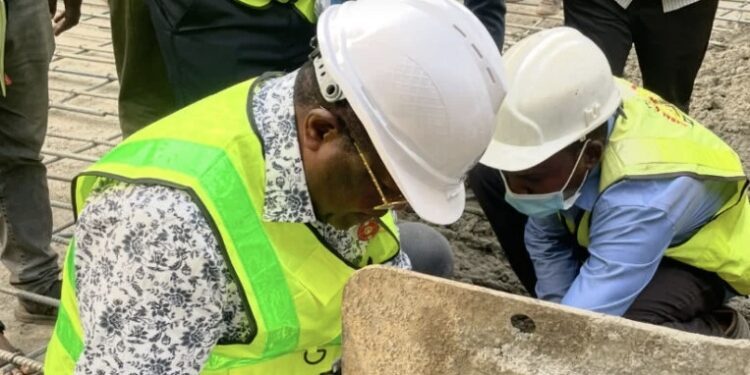 FG threatens takeover of 50% Ibadan-Ilesha road contract