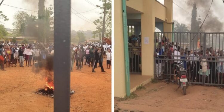 Ondo: Students barricade gate in protest against extortion, poor amenities