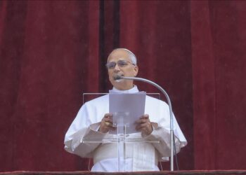 Pope warns war ‘back in vogue,’ peace sought ‘through weapons’