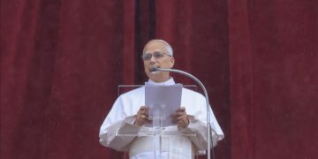 Pope warns war ‘back in vogue,’ peace sought ‘through weapons’