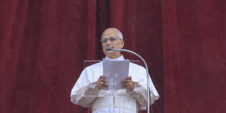 Pope warns war ‘back in vogue,’ peace sought ‘through weapons’