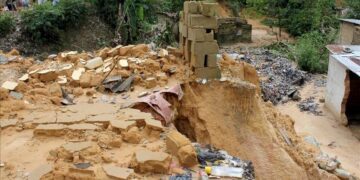Floods in eastern Congo leave more than 2,500 households homeless