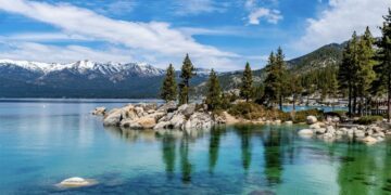 Nine skiers still missing after Lake Tahoe avalanche