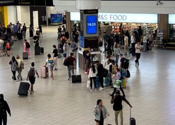 Italian defense minister stuck in Dubai as flights suspended after US-Israeli attack on Iran