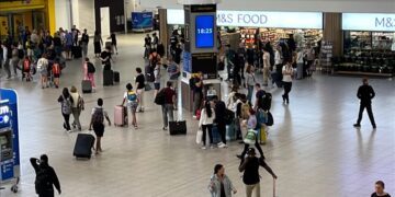 Italian defense minister stuck in Dubai as flights suspended after US-Israeli attack on Iran