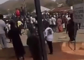 Protesters defy Plateau governor’s curfew after bandits killed several residents