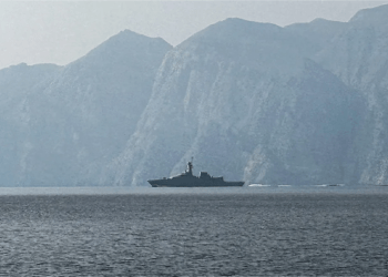 Strait of Hormuz closed, ships passing will be attacked, Iran warns