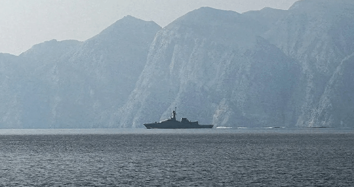 Strait of Hormuz closed, ships passing will be attacked, Iran warns