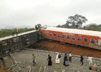 Passengers injured as Kaduna-Abuja train derails