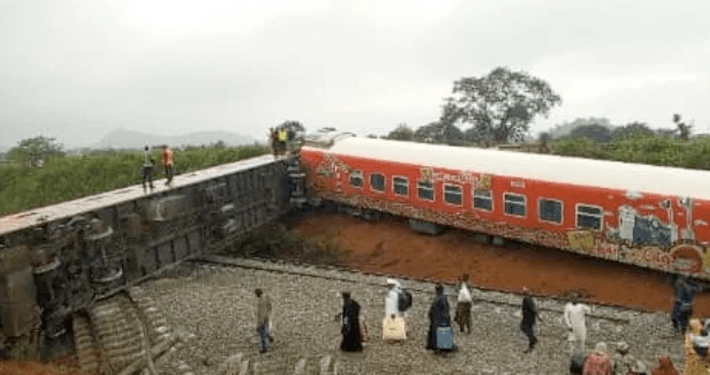 Passengers injured as Kaduna-Abuja train derails