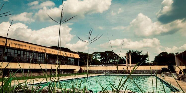 Police investigate death of teenage boy at UI swimming pool