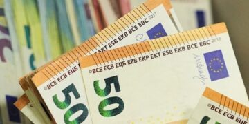 Gunmen take 25 hostages in Italy’s Naples bank robbery, escape through tunnel