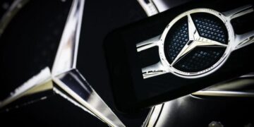 Mercedes-Benz vehicle sales fall 6% in 1st quarter, led by China