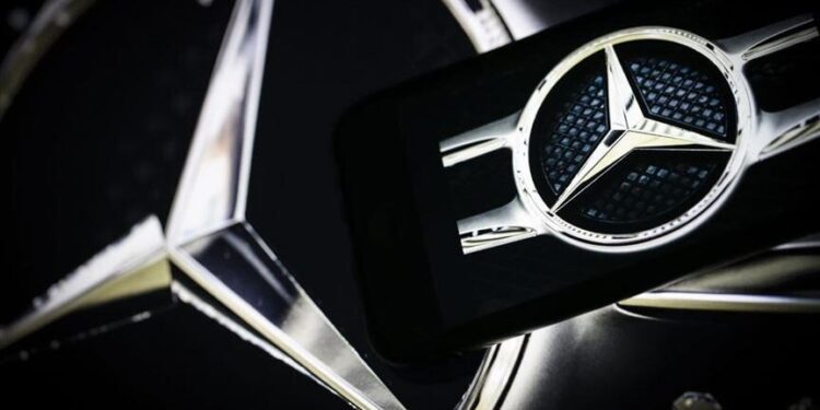 Mercedes-Benz vehicle sales fall 6% in 1st quarter, led by China