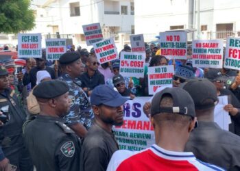 FCTIRS workers shut down Garki HQ over poor salary, delayed promotion