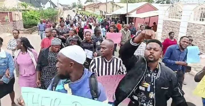 Oyo: Teachers protest Oriire LGA school abduction, demand better security