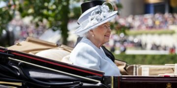 In 2000, Queen Elizabeth was ‘very keen’ for then-Prince Andrew to become UK trade envoy, files show