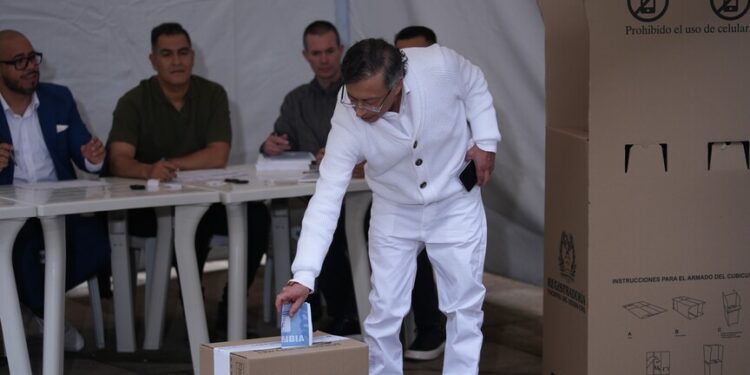 Polls close in Colombia as nation awaits first-round election results