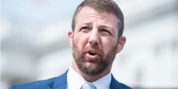 Seek permanent residence or leave, U.S. Homeland Security secretary Markwayne Mullin tells migrants