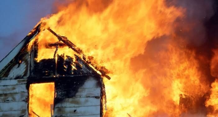 Jealous Benue woman arrested for killing boyfriend’s two daughters after setting his house ablaze