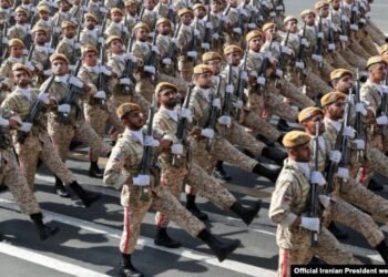 Iran warns US would face heavy fire in any ground offensive