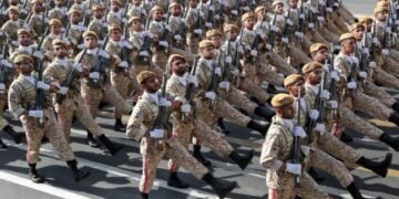 Iran warns US would face heavy fire in any ground offensive