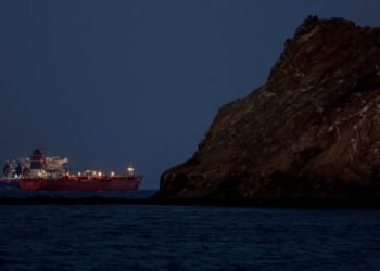 Global oil prices fall as Iran, U.S. pause strikes