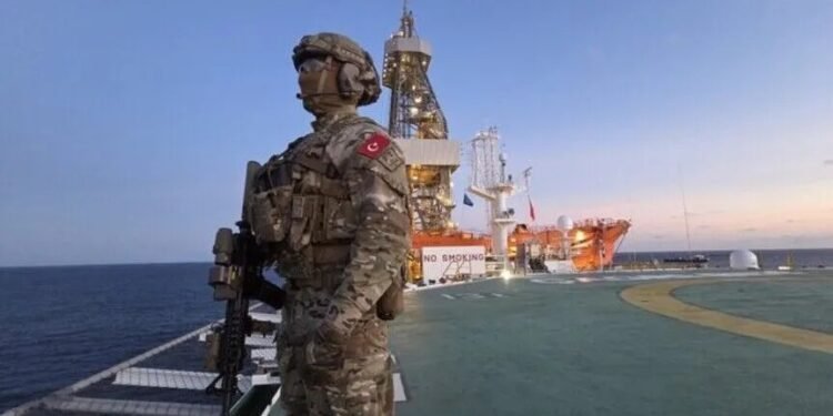 Turkish naval vessels escort drilling fleet off Somalia