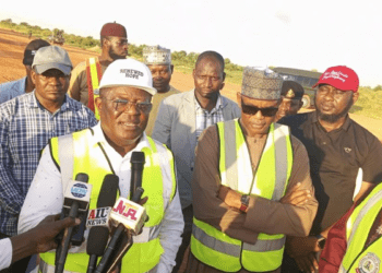 Umahi warns contractors against abandoning project sites