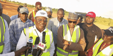 Umahi warns contractors against abandoning project sites