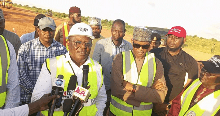 Umahi warns contractors against abandoning project sites