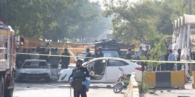 Several wounded after explosion near old police complex in NW Pakistan: Report