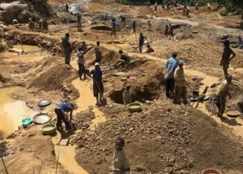 Six die in collapsed mining pit in Plateau