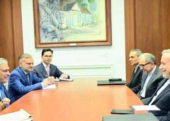 Top Pakistani, Iranian diplomats discuss developments following recent US-Iran talks