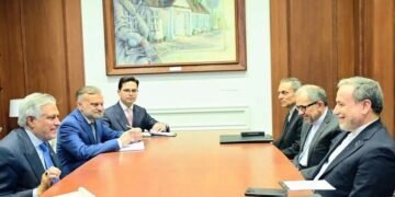 Top Pakistani, Iranian diplomats discuss developments following recent US-Iran talks
