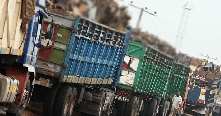 Articulated vehicles block Makurdi-Lafia Highway after clash with immigration officers