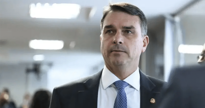Flávio Bolsonaro flees Brazil, arrives in Miami with cancelled passports amid money laundering probe
