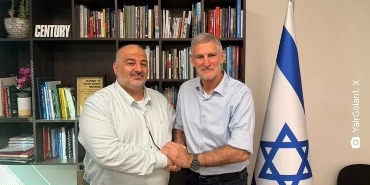 Israeli Democrats leader meets Arab party leader in bid to form ‘change government’